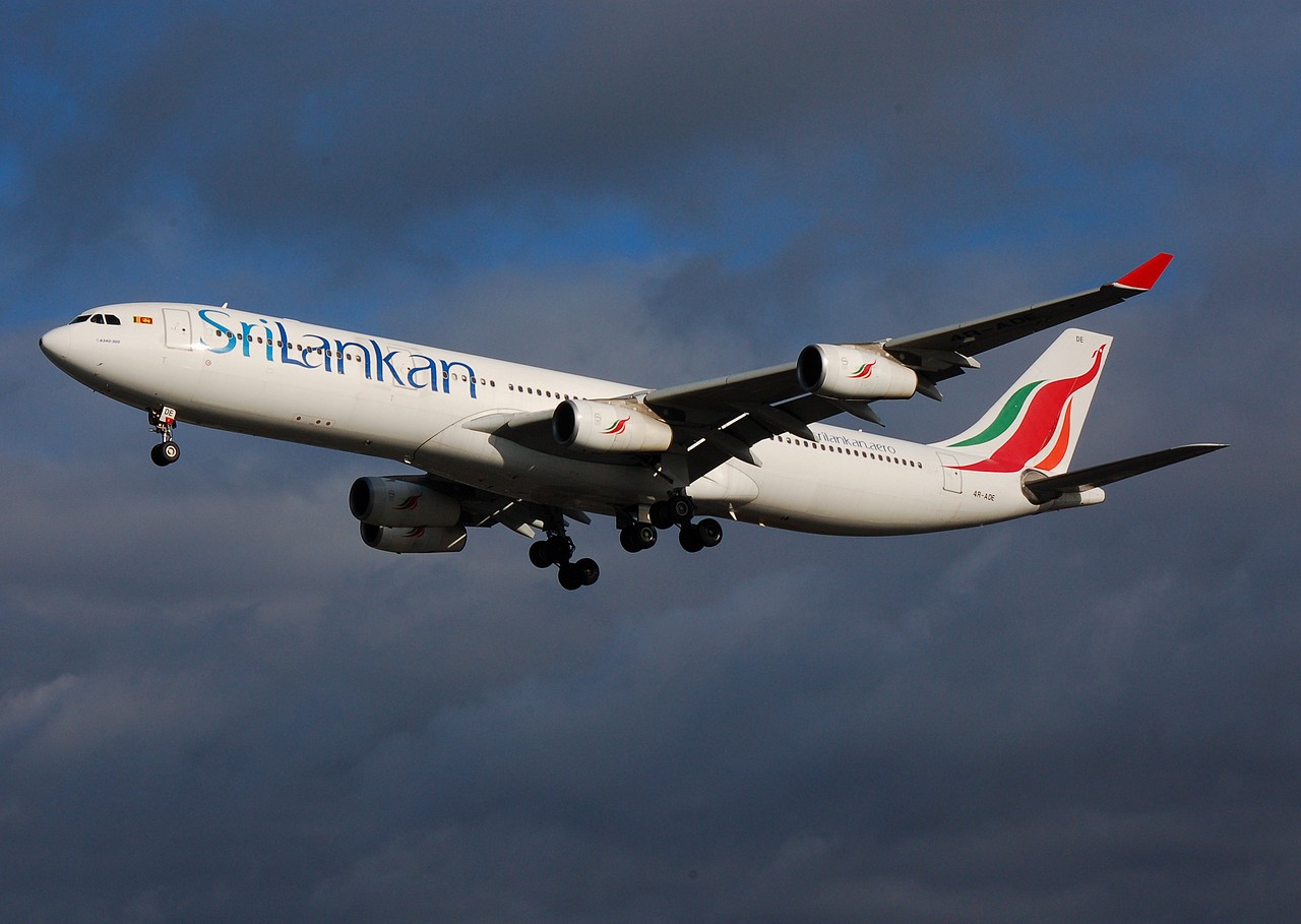 4R-ADE - A340-313 - SriLankan Airlines - LHR - 13-11-2006