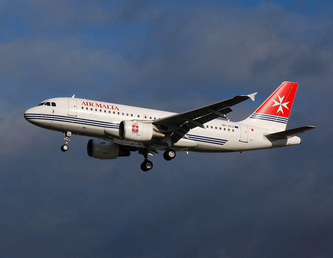 9H-AEG - A319-111 - Air Malta - LHR - 13-11-2006