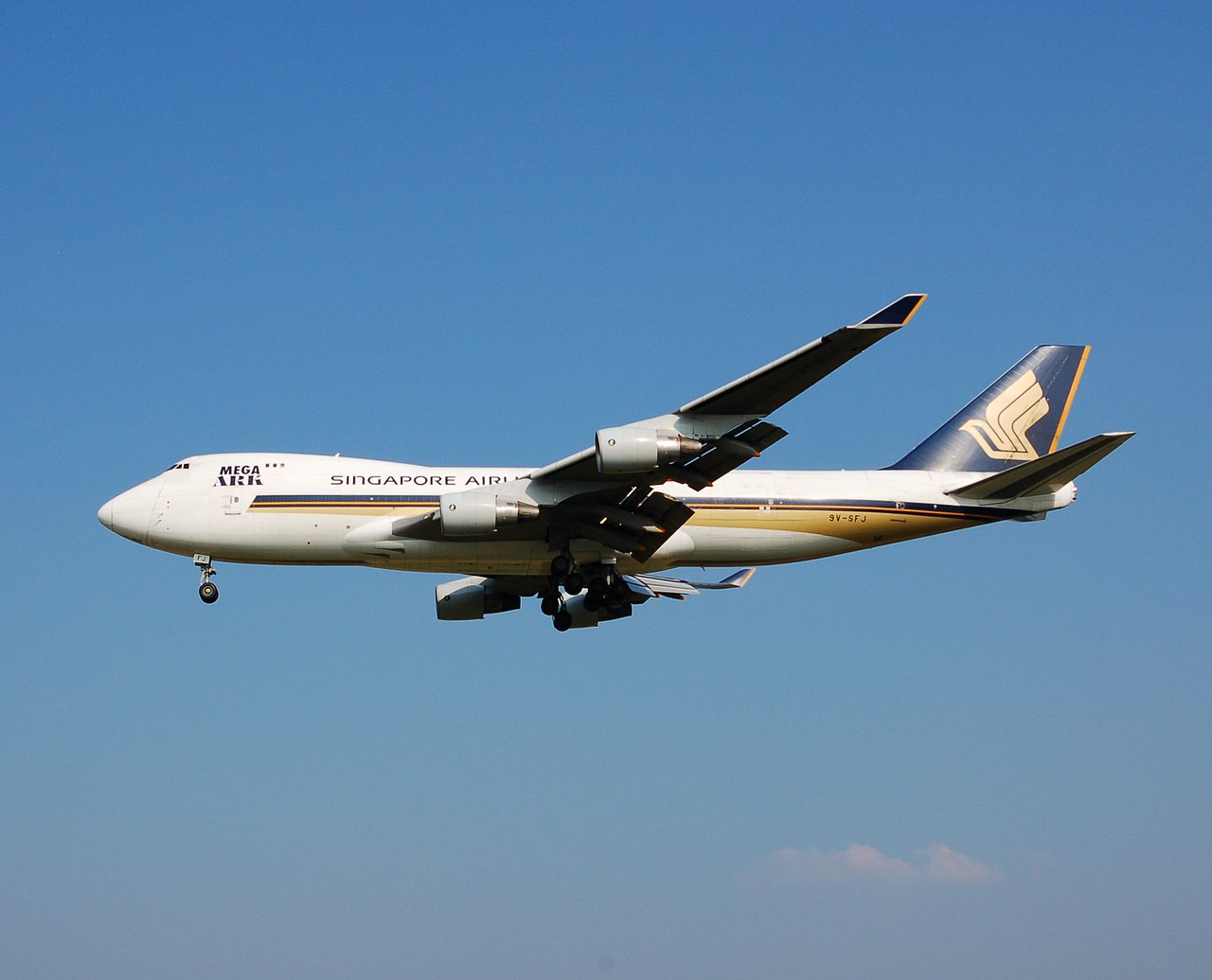 9V-SFJ - 747-412F - Singapore Airlines - BRU - 29-06-2006