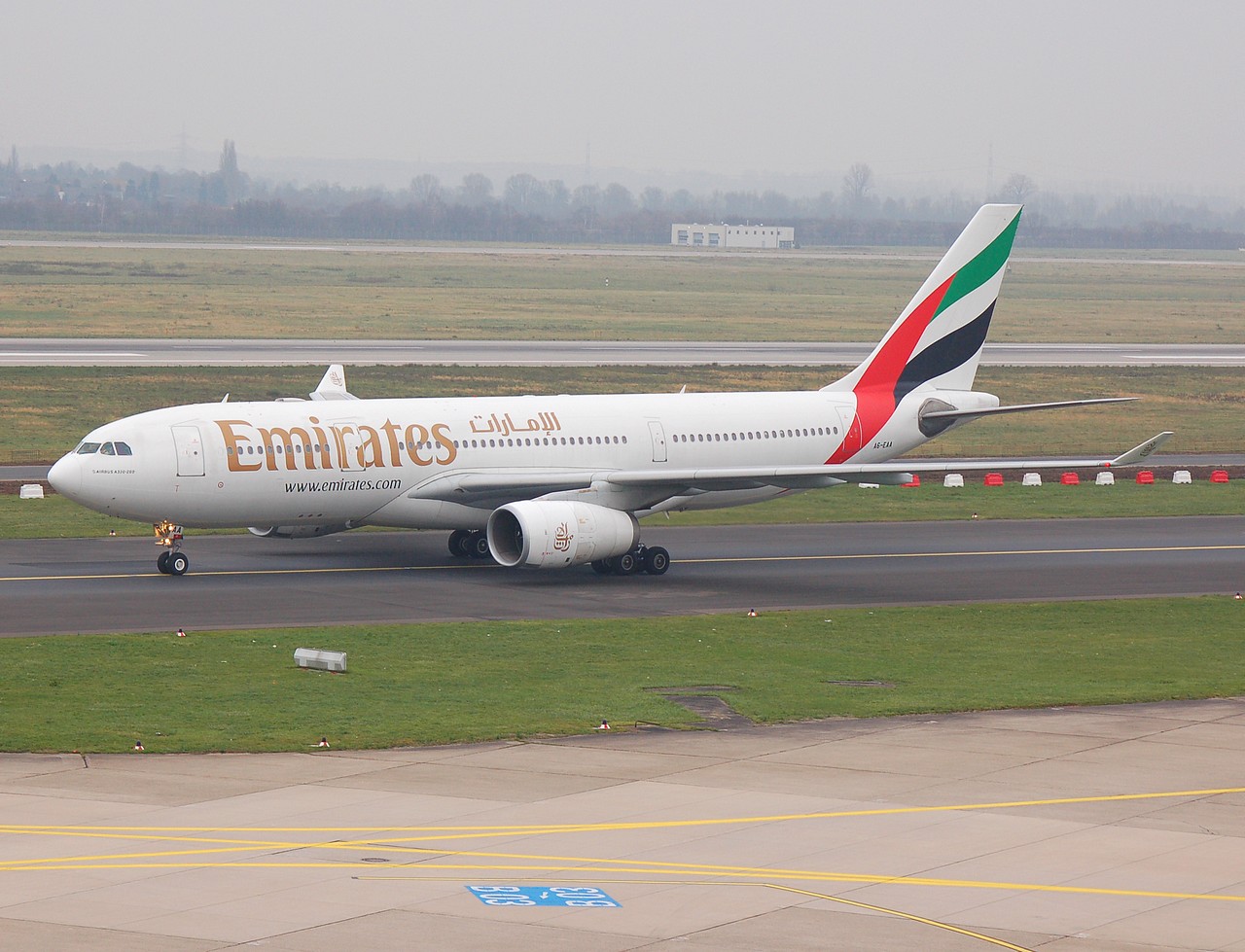 A6-EAA - A330-243 - Emirates - DUS - 23-12-2006