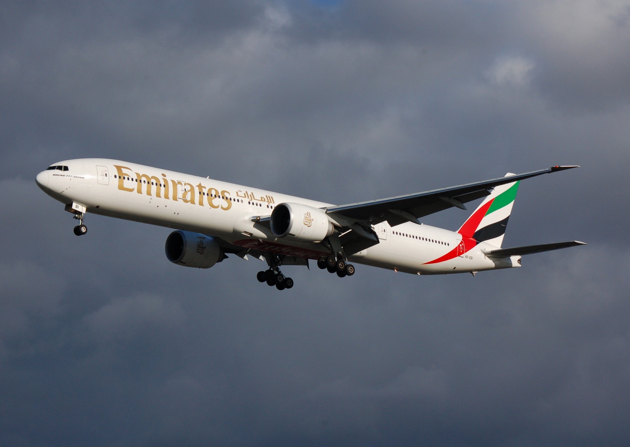 A6-EBI - 777-36N(ER) - Emirates - LHR - 13-11-2006