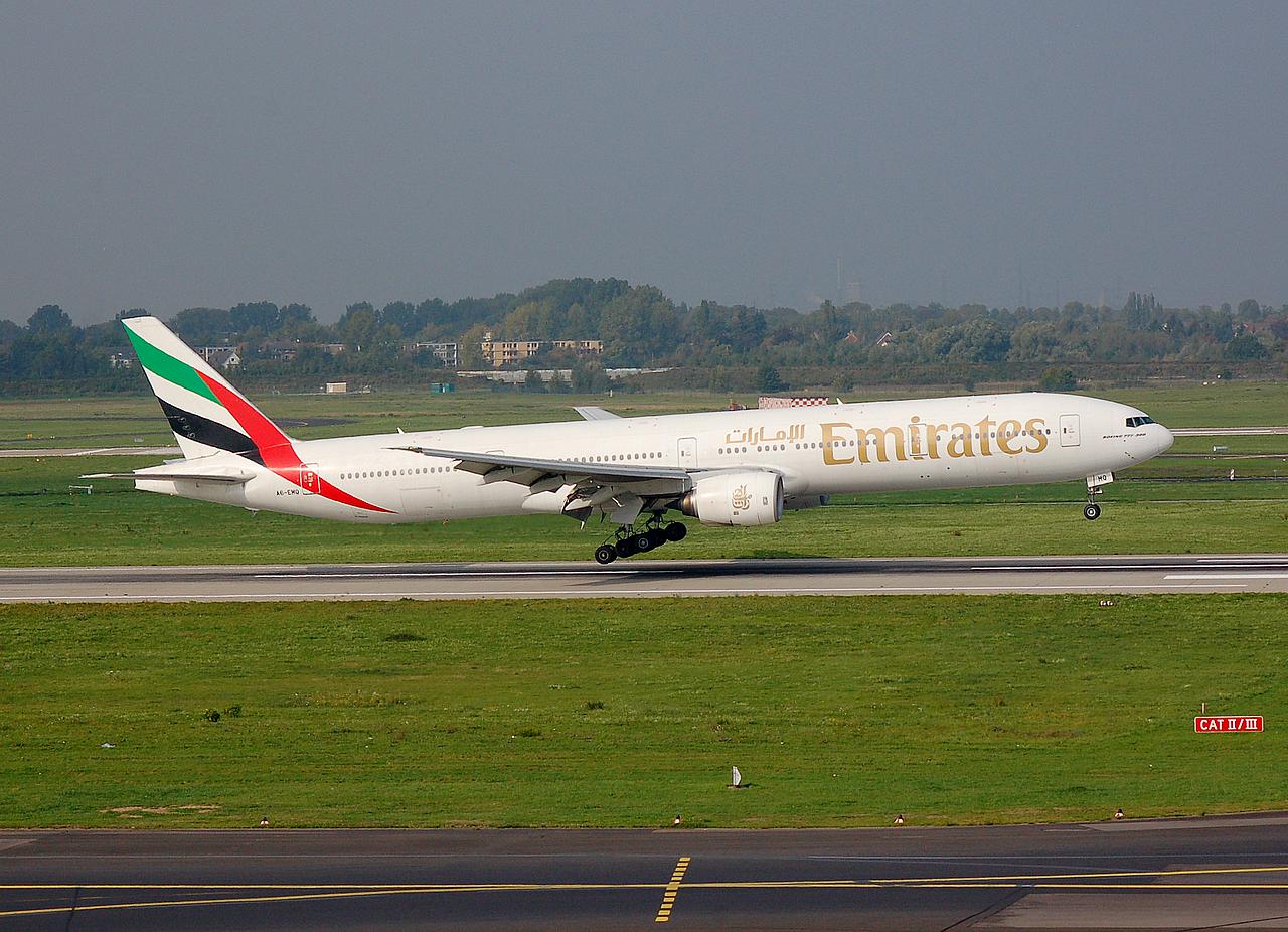 A6-EMQ - 777-31H - Emirates - DUS - 14-10-2006