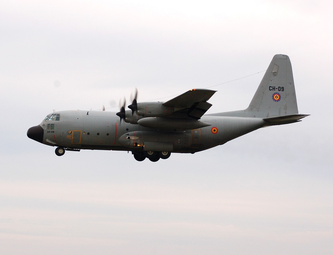 CH-09 - C-130H Hercules - Belgian Air Force - LGG - 01-12-2006