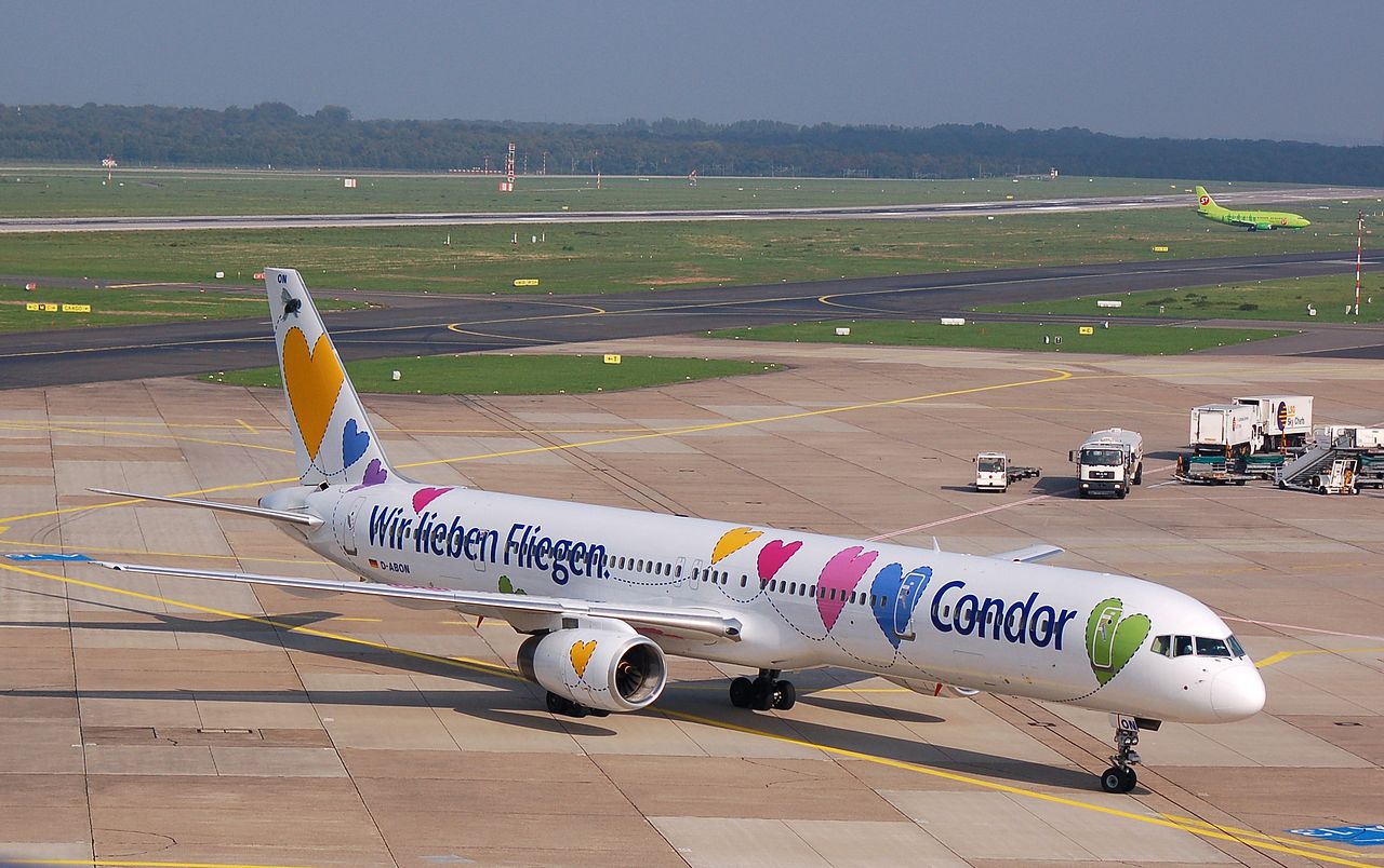 D-ABON - 757-330 - Condor - DUS - 14-10-2006a