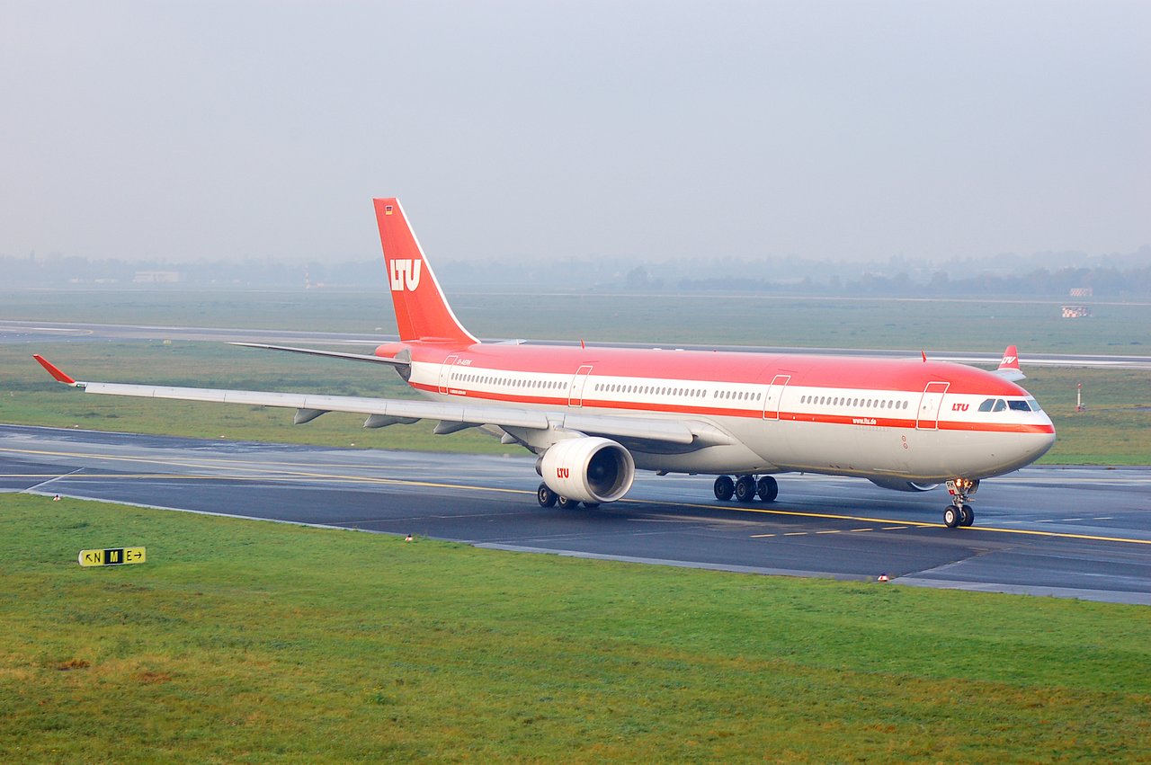 D-AERK - A330-322 - LTU International Airways - DUS - 03-11-2006