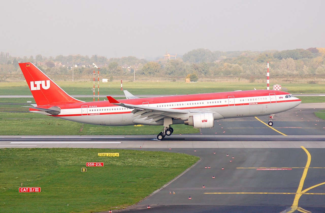 D-ALPA - A330-223 - LTU International Airways - DUS - 14-10-2006