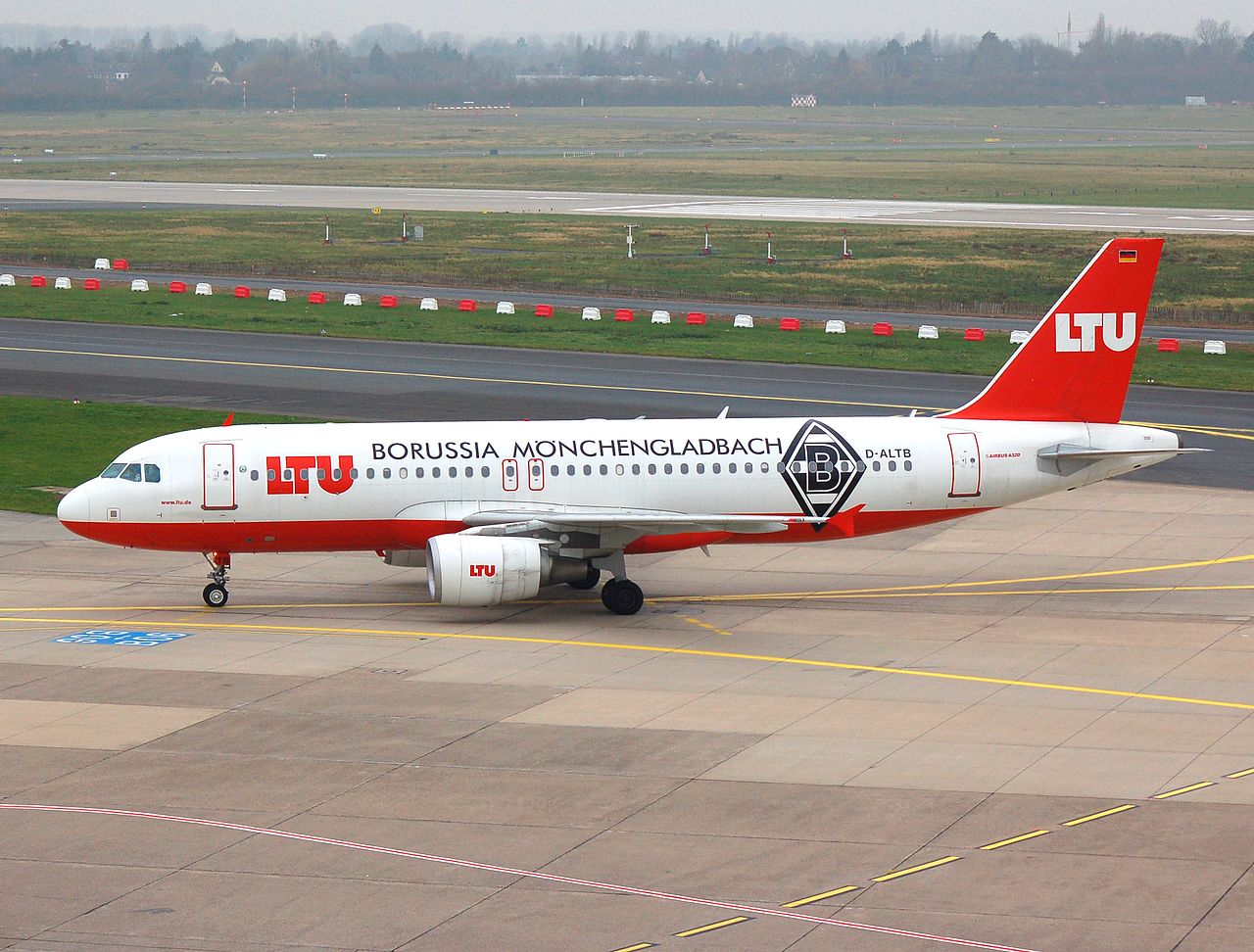 D-ALTB - A320-214 - LTU International Airways - DUS - 23-12-2006