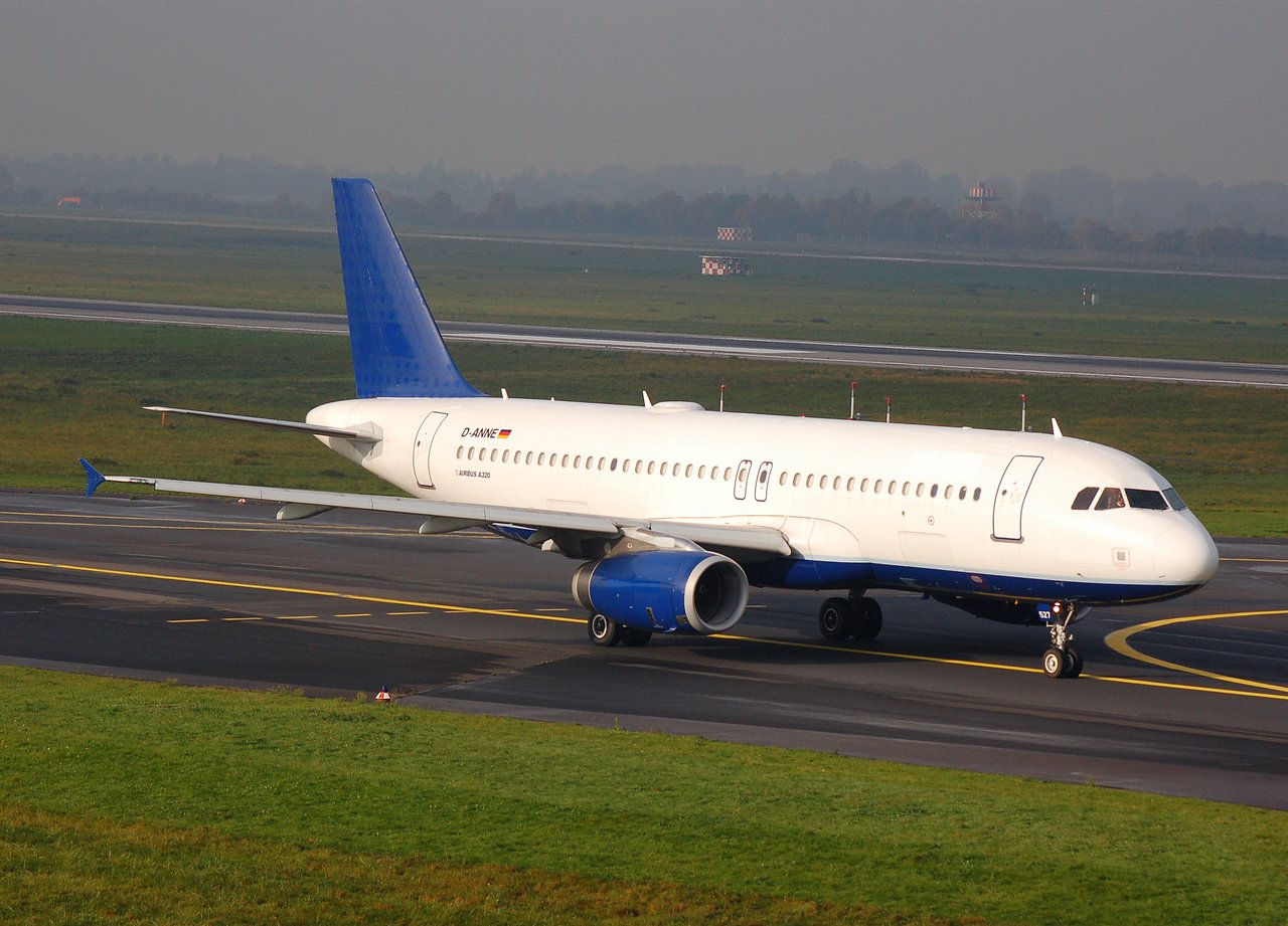 D-ANNE - A320-232 - Blue Wings - DUS - 03-11-2006