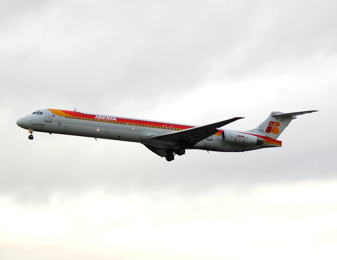 EC-FOZ - MD-88 - Iberia - LHR - 13-11-2006