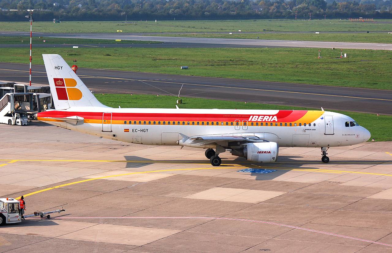 EC-HGY - A320-214 - Iberia - DUS - 14-10-2006
