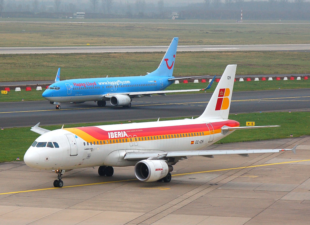 EC-IZH - A320-214 - Iberia - DUS - 23-12-2006