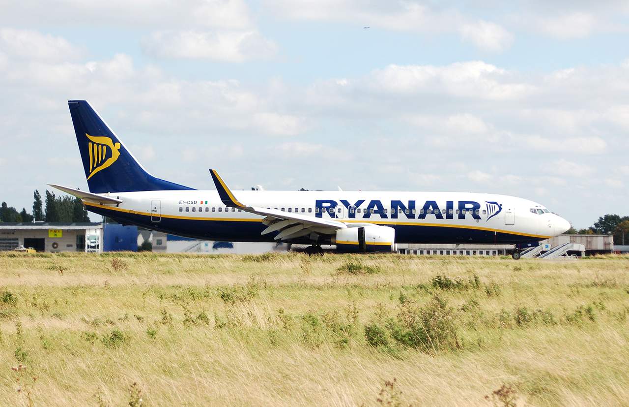 EI-CSD - 737-8AS(WL) - Ryanair - CRL - 04-09-2006