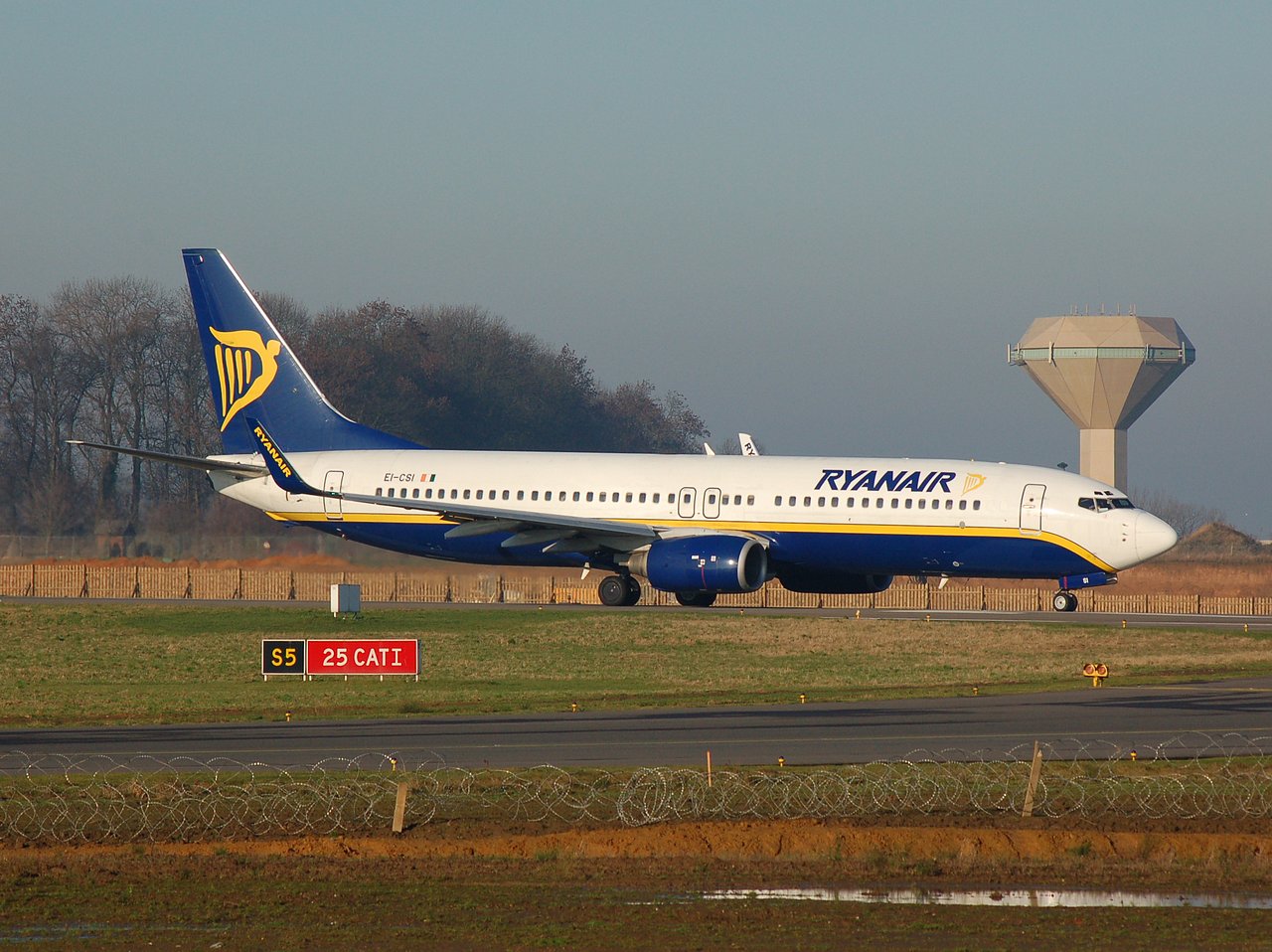 EI-CSI - 737-8AS(WL) - Ryanair - CRL - 22-12-2006