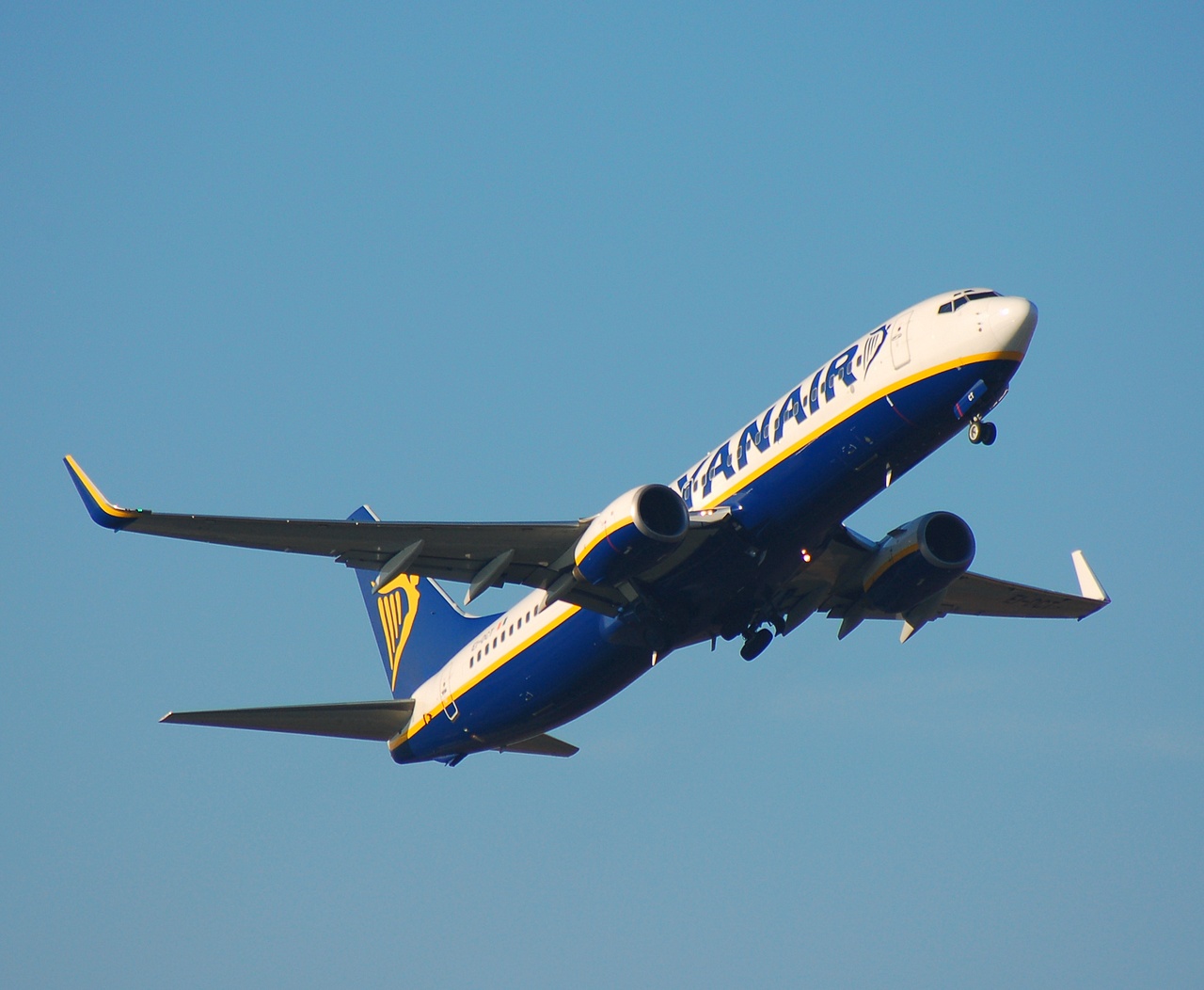 EI-DCT - 737-8AS(WL) - Ryanair - CRL - 22-12-2006