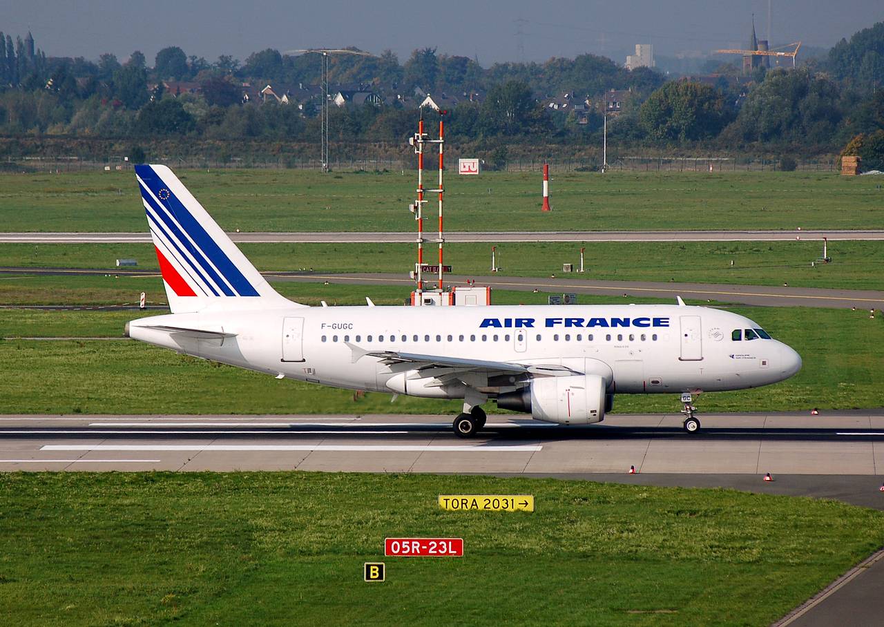 F-GUGC - A318-111 - Air France - DUS - 14-10-2006