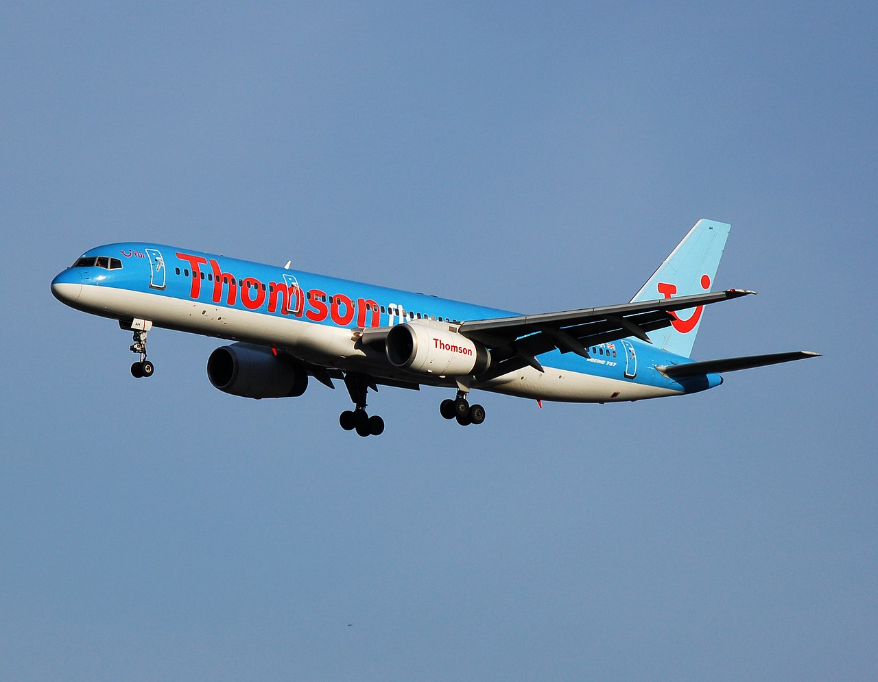 G-BYAH - 757-204 - Thomsonfly - LGW - 10-12-2006