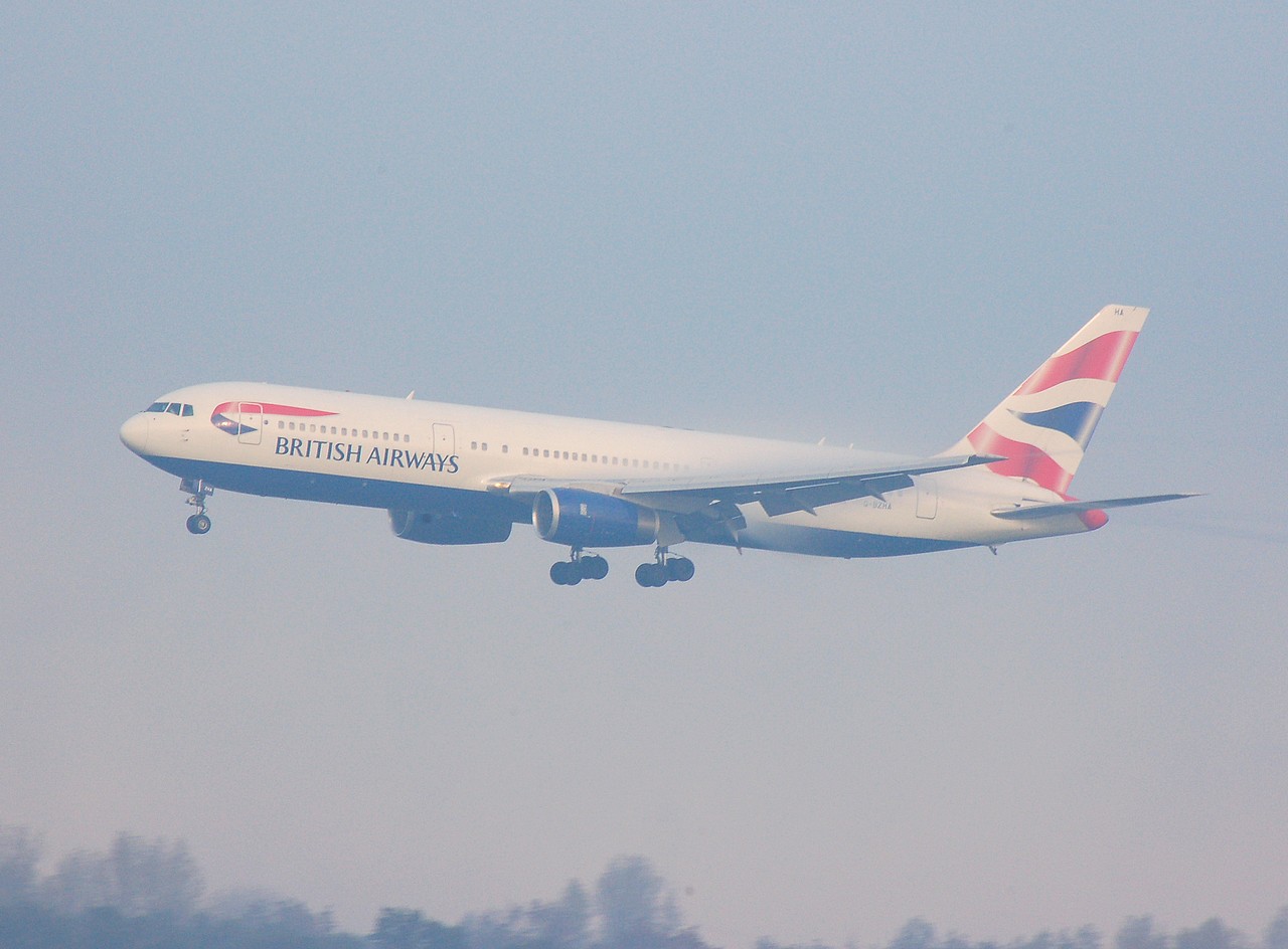 G-BZHA - 767-336(ER) - British Airways - DUS - 03-11-2006