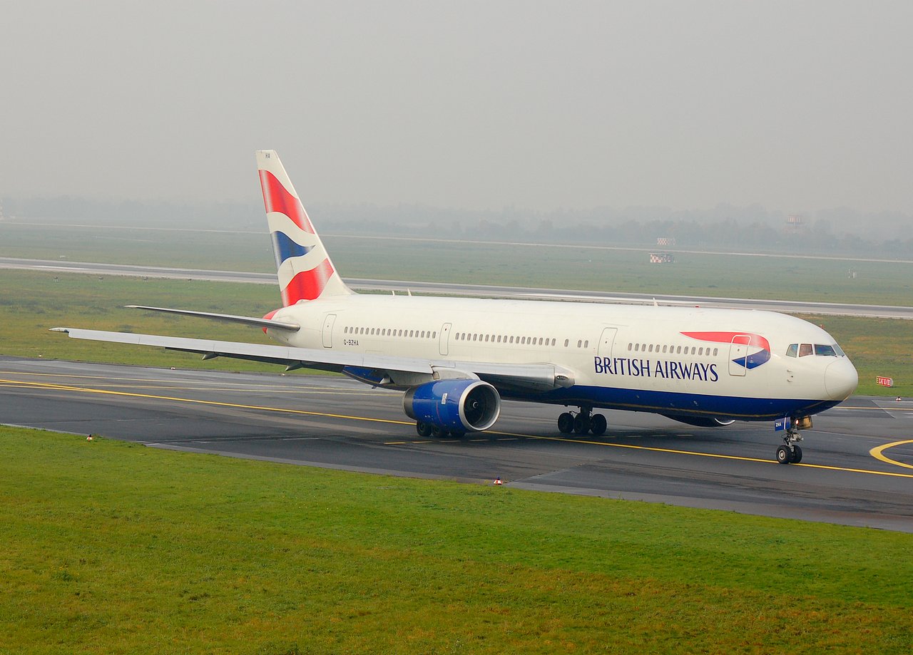 G-BZHA - 767-336(ER) - British Airways - DUS - 03-11-2006c