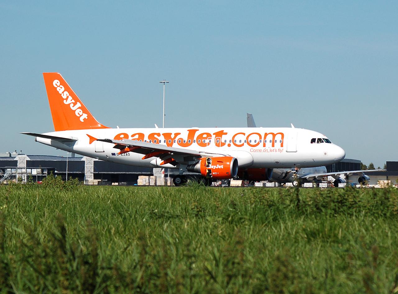 G-EZAO - A319-111 - easyJet - AMS - 10-09-2006
