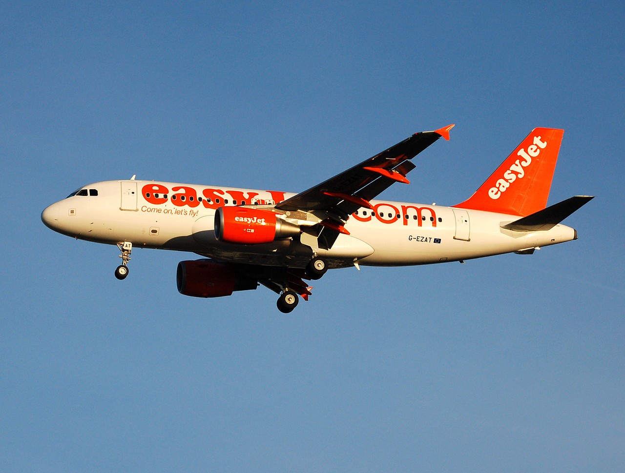 G-EZAT - A319-111 - easyJet - LGW - 10-12-2006