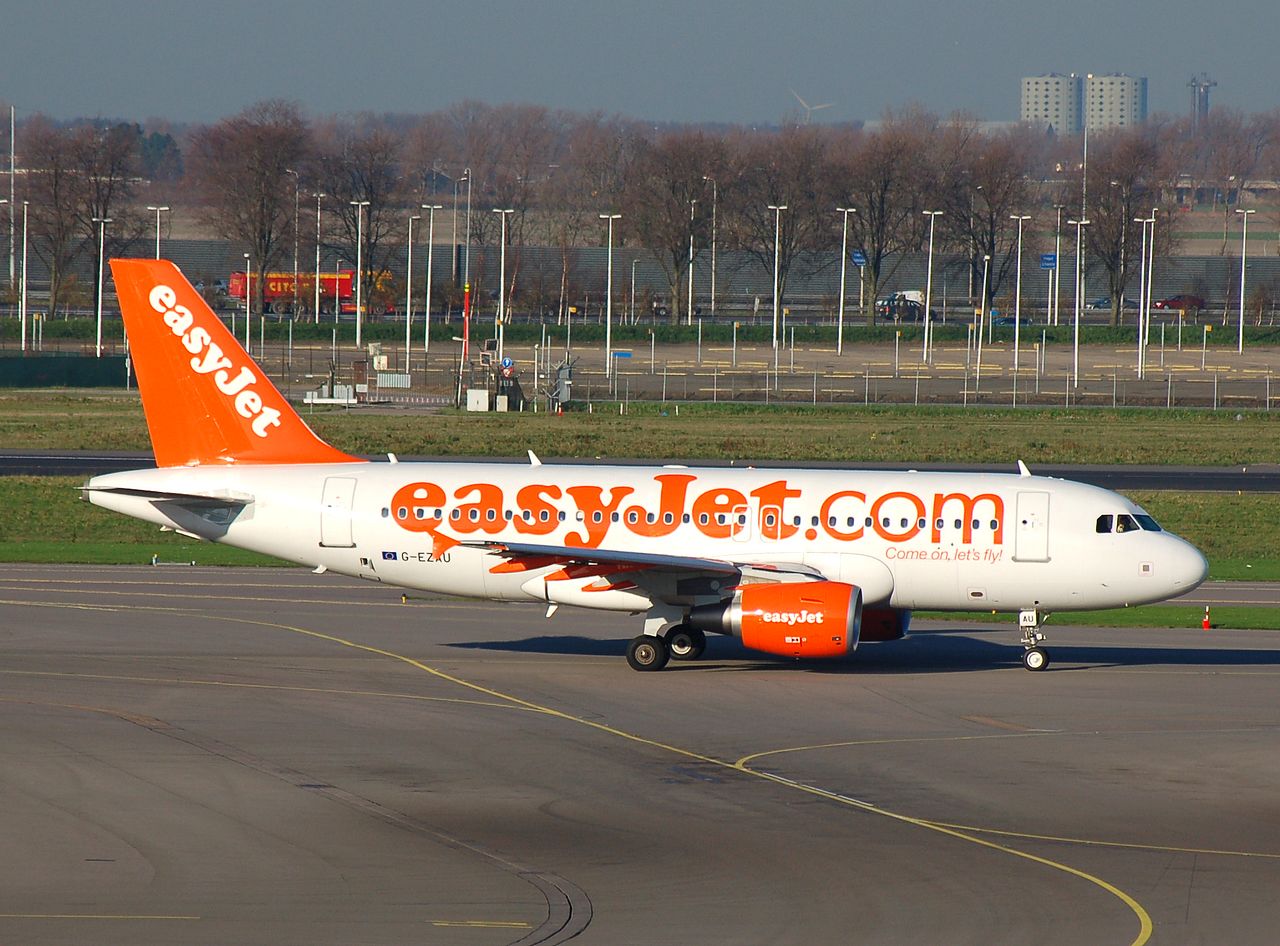 G-EZAU - A319-111 - easyJet - AMS - 26-11-2006