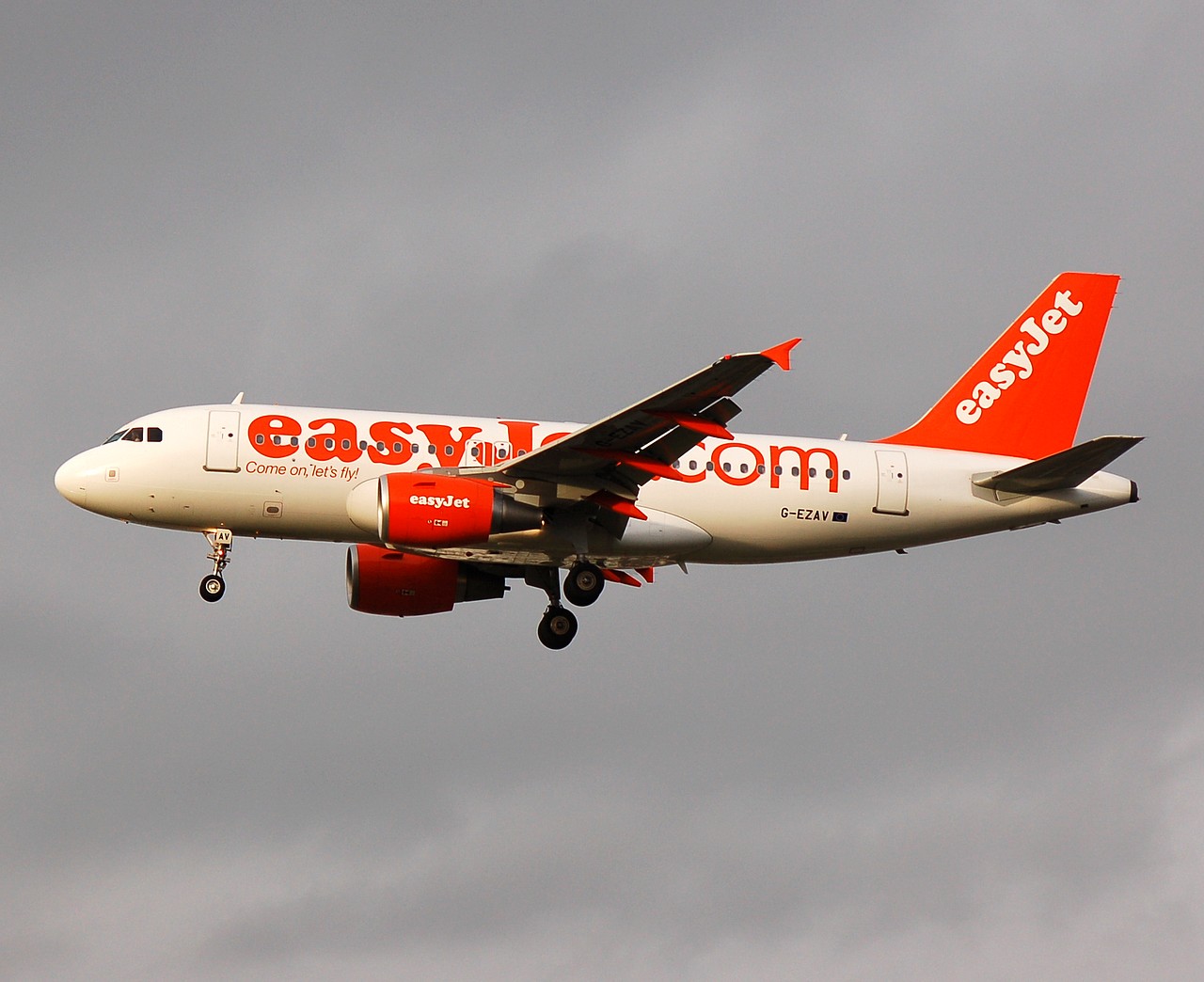 G-EZAV - A319-111 - easyJet - LGW - 10-12-2006