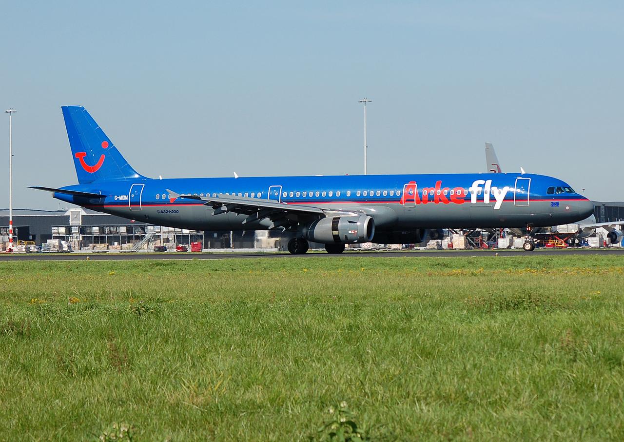 G-MIDW - A320-232 - ArkeFly - AMS - 10-09-2006