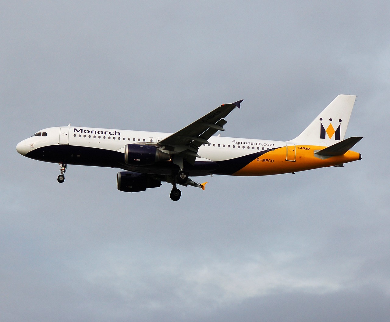 G-MPCD - A320-231 - Monarch Airlines - LGW - 10-12-2006