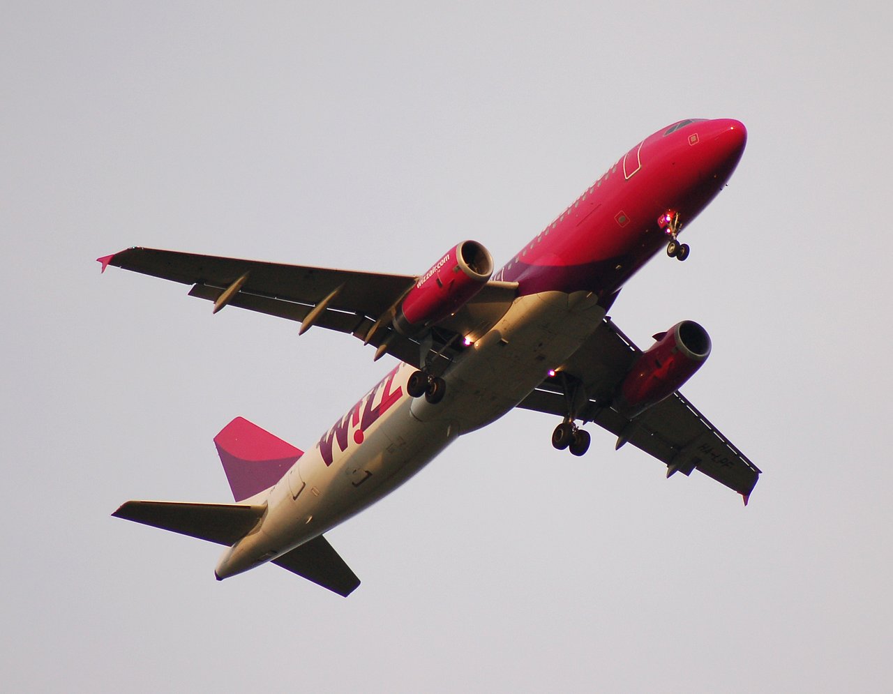 HA-LPF - A320-233 - Wizz Air - CRL - 17-08-2006