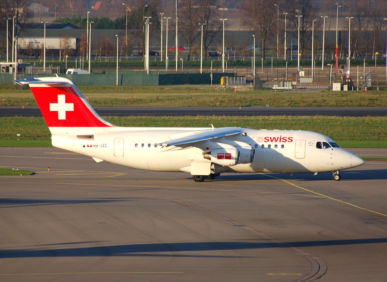 HB-IXK - RJ85 - Swiss - AMS - 27-11-2006