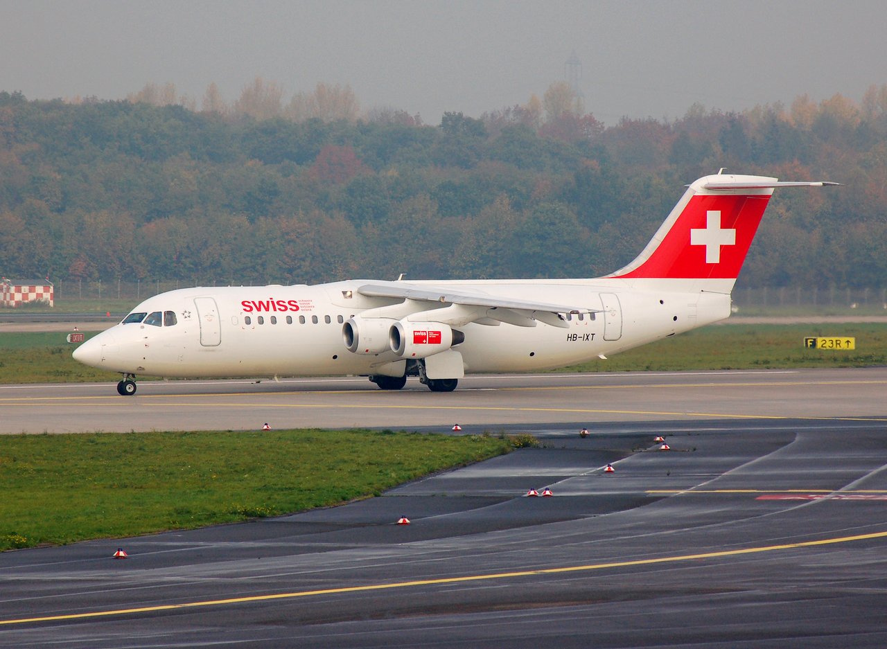 HB-IXT - RJ100 - Swiss - DUS - 03-11-2006