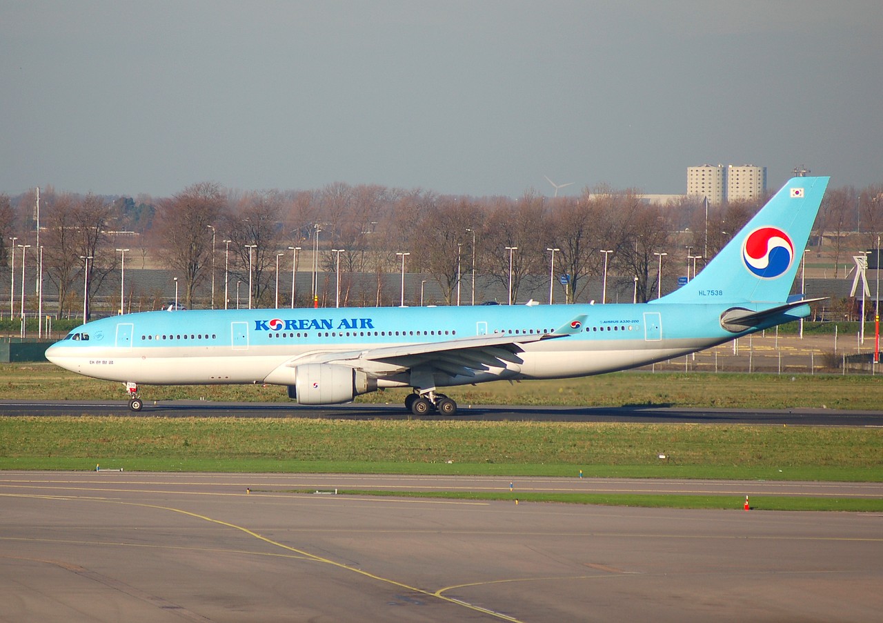 HL7538 - A330-223 - Korean Air Lines - AMS - 27-11-2006