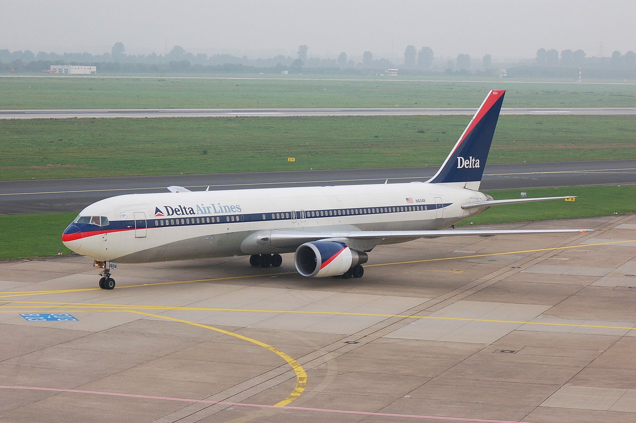 N1604R - 767-332(ER) - Delta Air Lines - DUS - 14-10-2006
