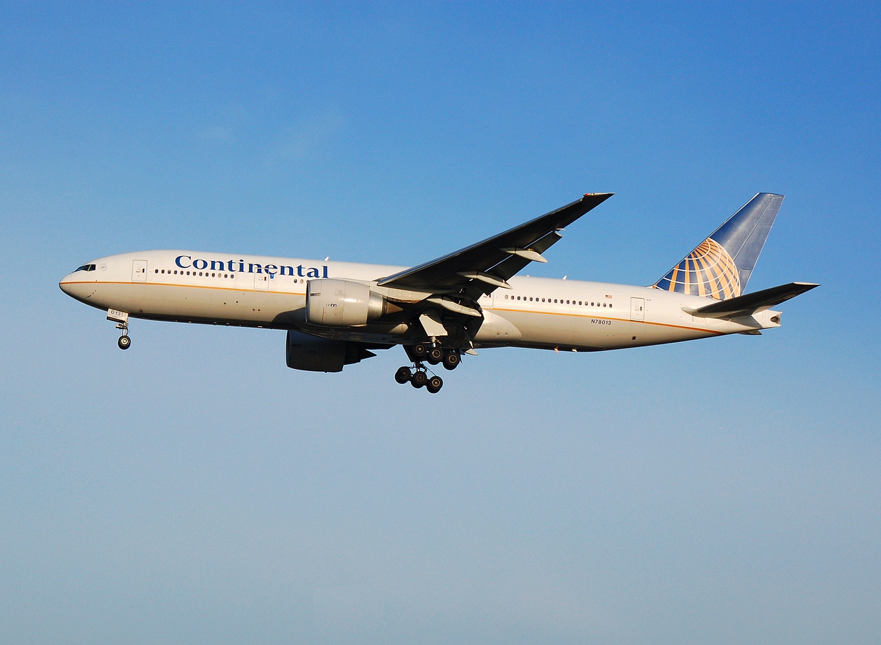 N78013 - 777-224(ER) - Continental Air Lines - LGW - 10-12-2006