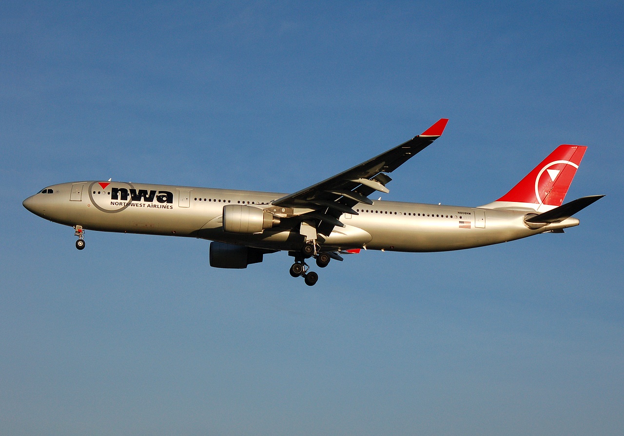 N808NW - A330-323 - Northwest Airlines - LGW - 10-12-2006
