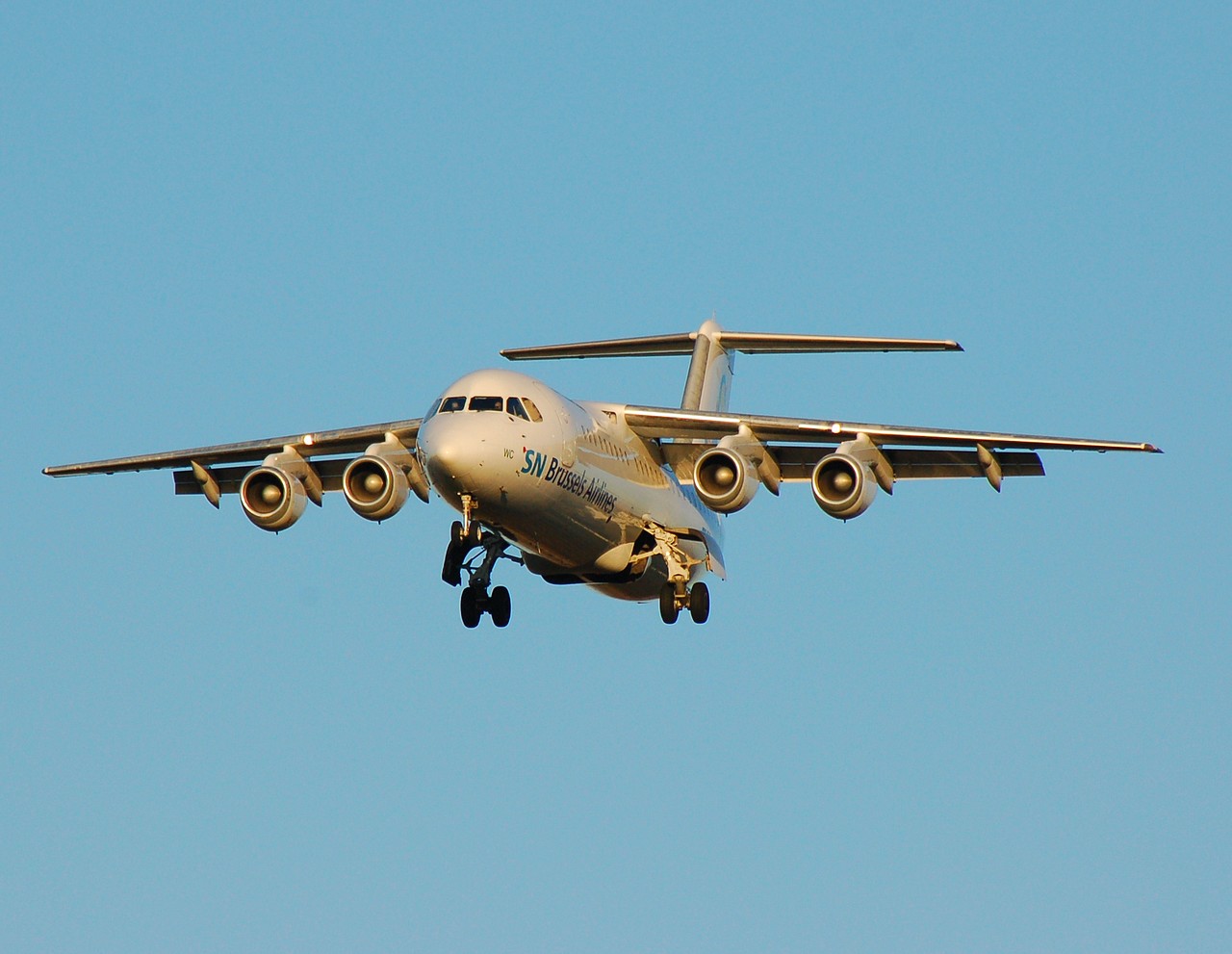 OO-DWC - RJ100 - SN Brussels Airlines - BRU - 26-11-2006a