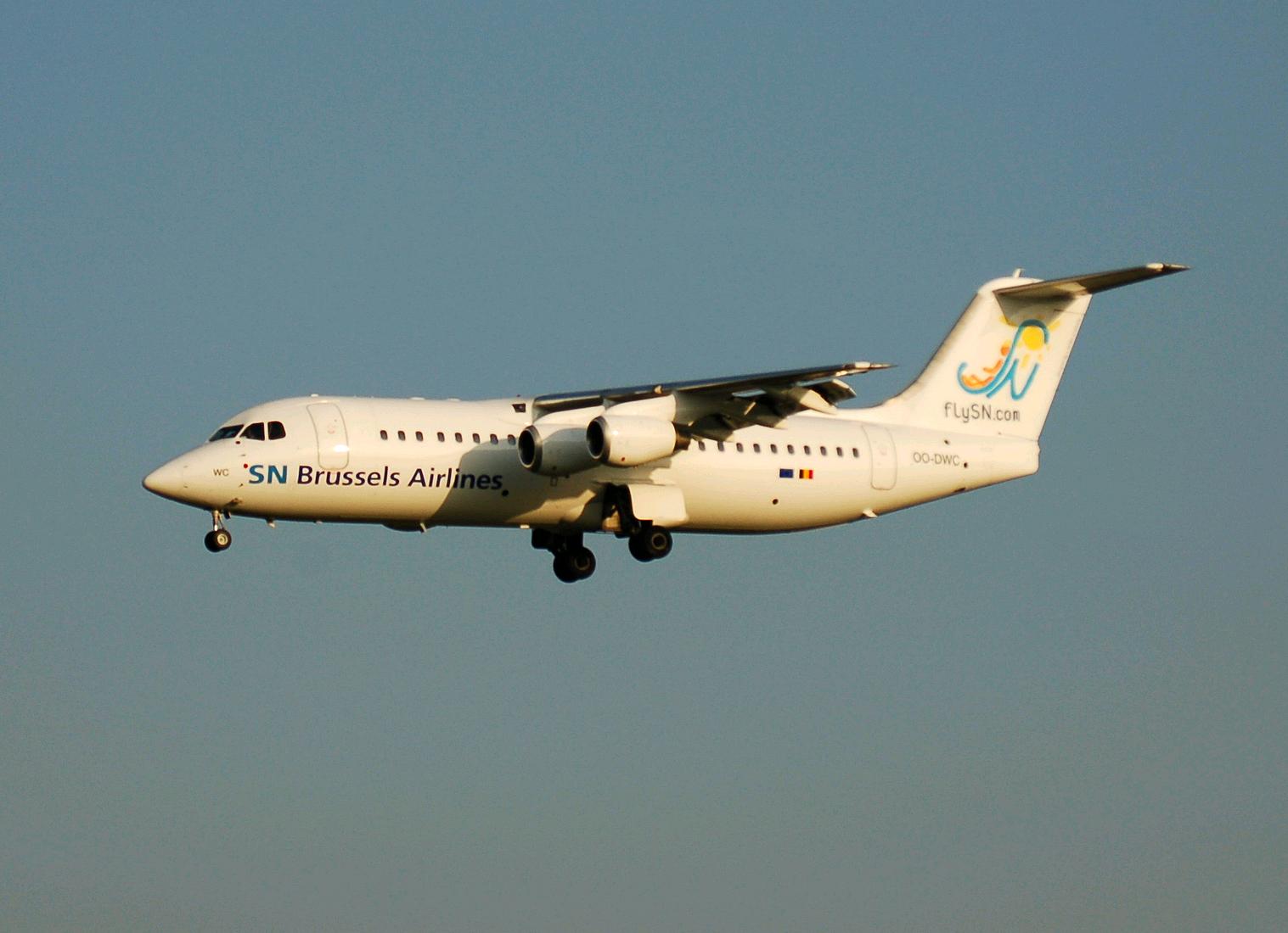 OO-DWC - RJ100 - SN Brussels Airlines - BRU - 06-09-2006