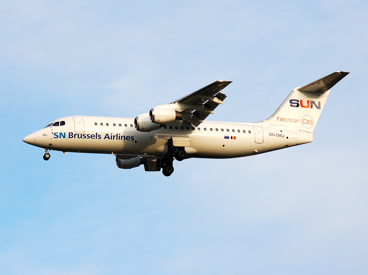 OO-DWJ - RJ100 - SN Brussels Airlines - BRU - 26-11-2006