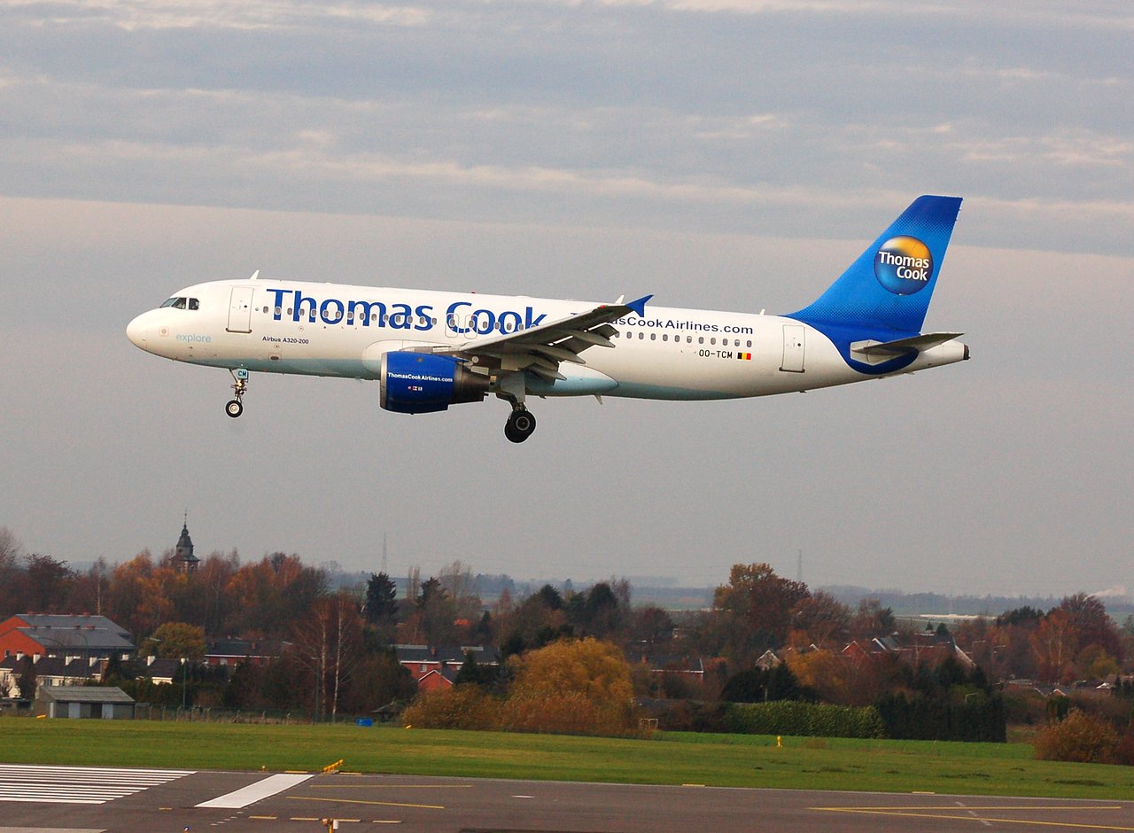 OO-TCM - A320-211 - Thomas Cook Airlines - LGG - 01-12-2006