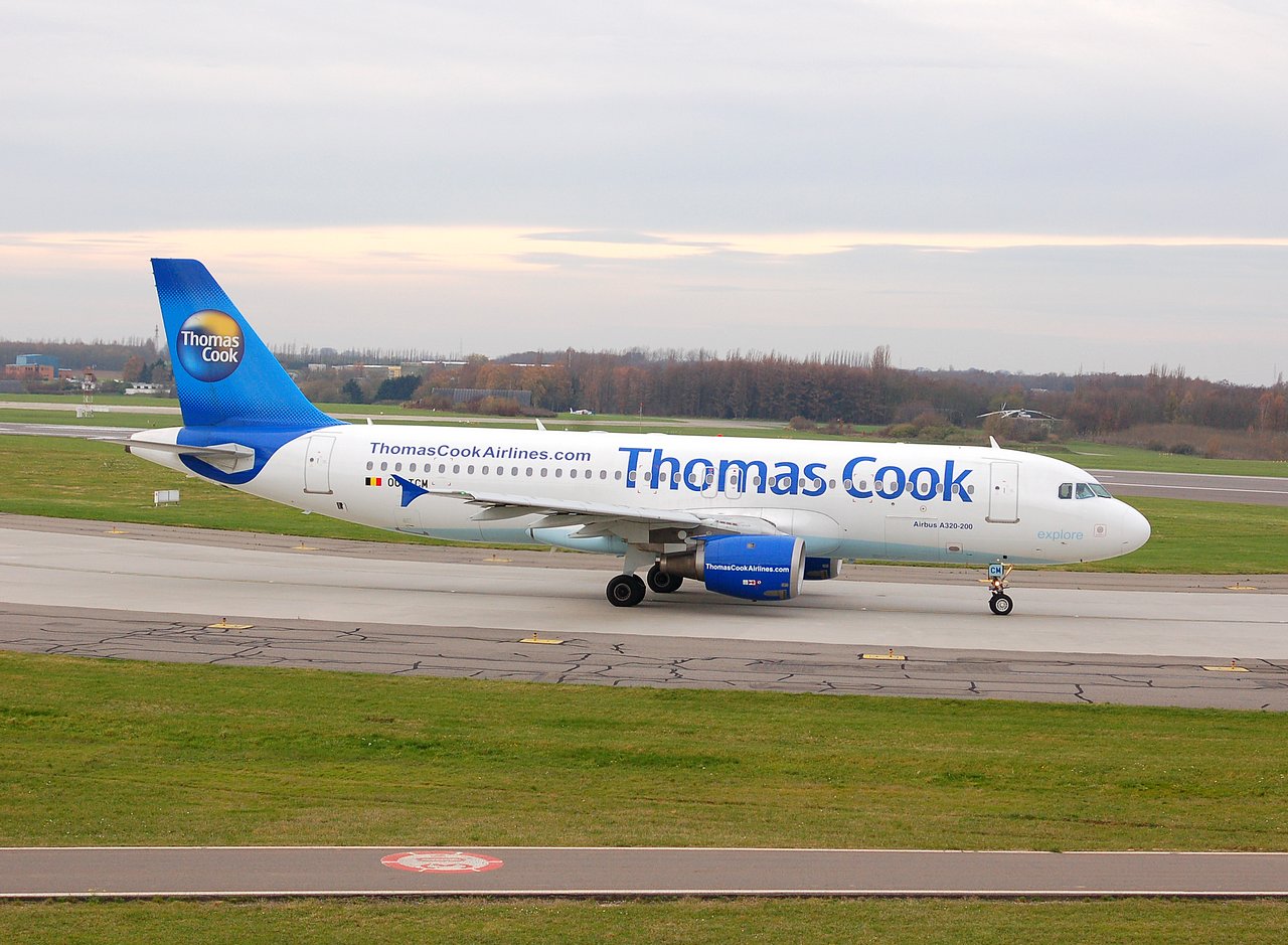 OO-TCM - A320-211 - Thomas Cook Airlines - LGG - 01-12-2006b