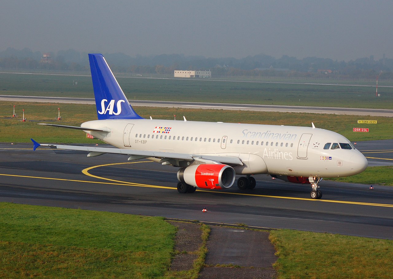 OY-KBP - A319-132 - SAS Scandinavian Airlines - DUS - 03-11-2006