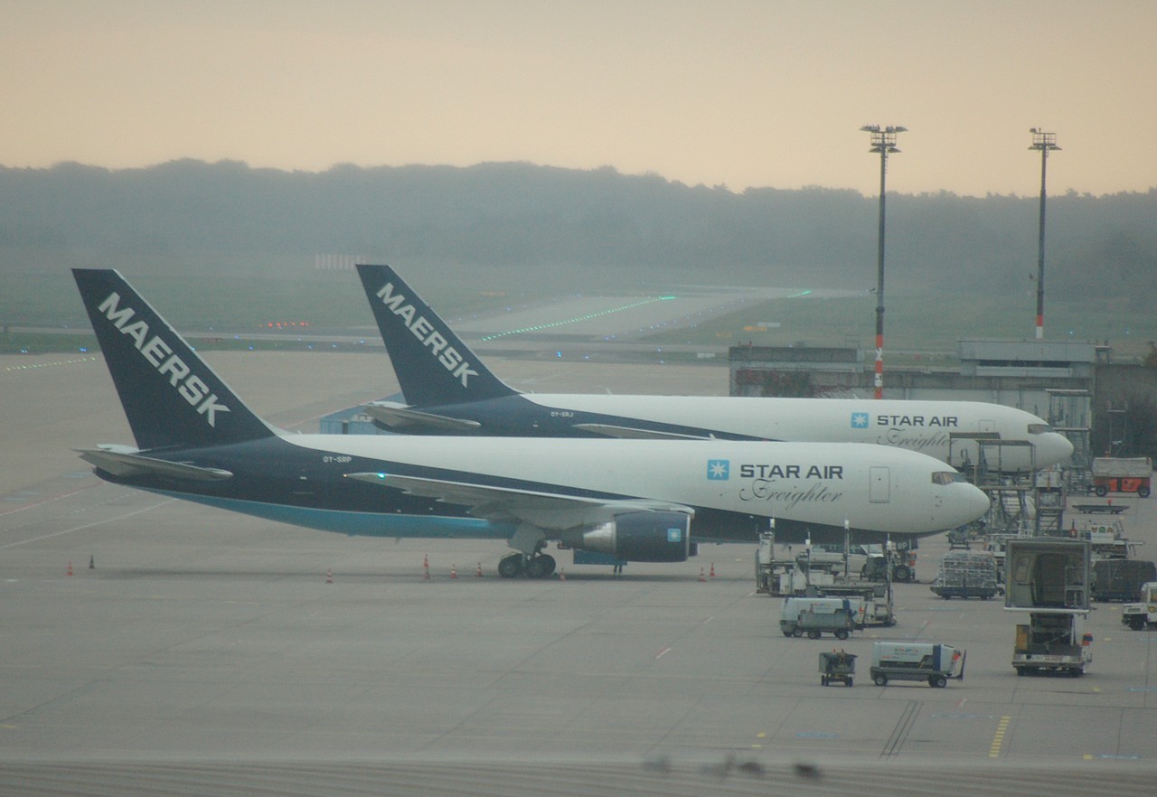 OY-SRJ - 767-25E - Star Air - CGN - 31-10-2006