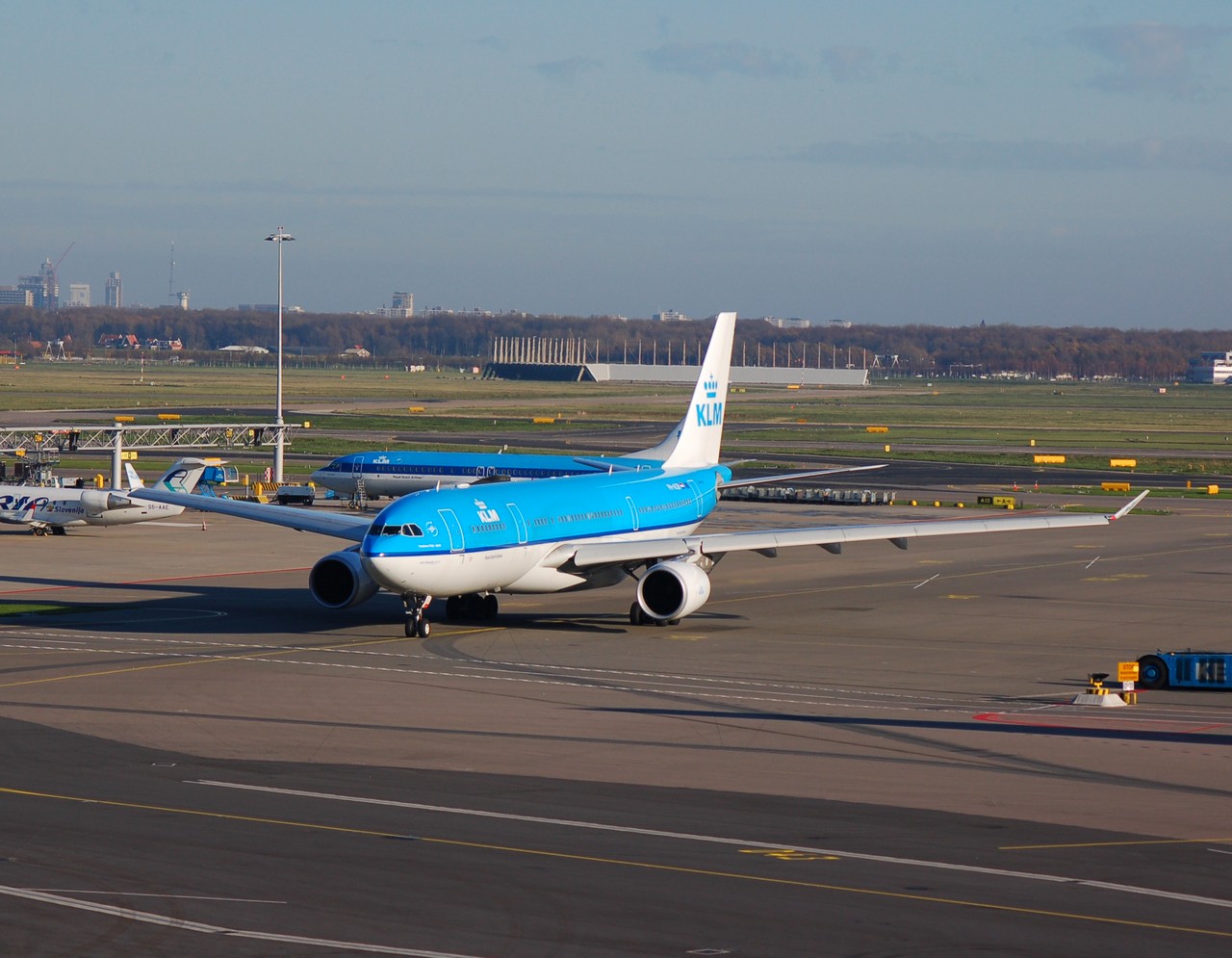 PH-AOB - A330-203 - KLM Royal Dutch Airlines - AMS - 27-11-2006