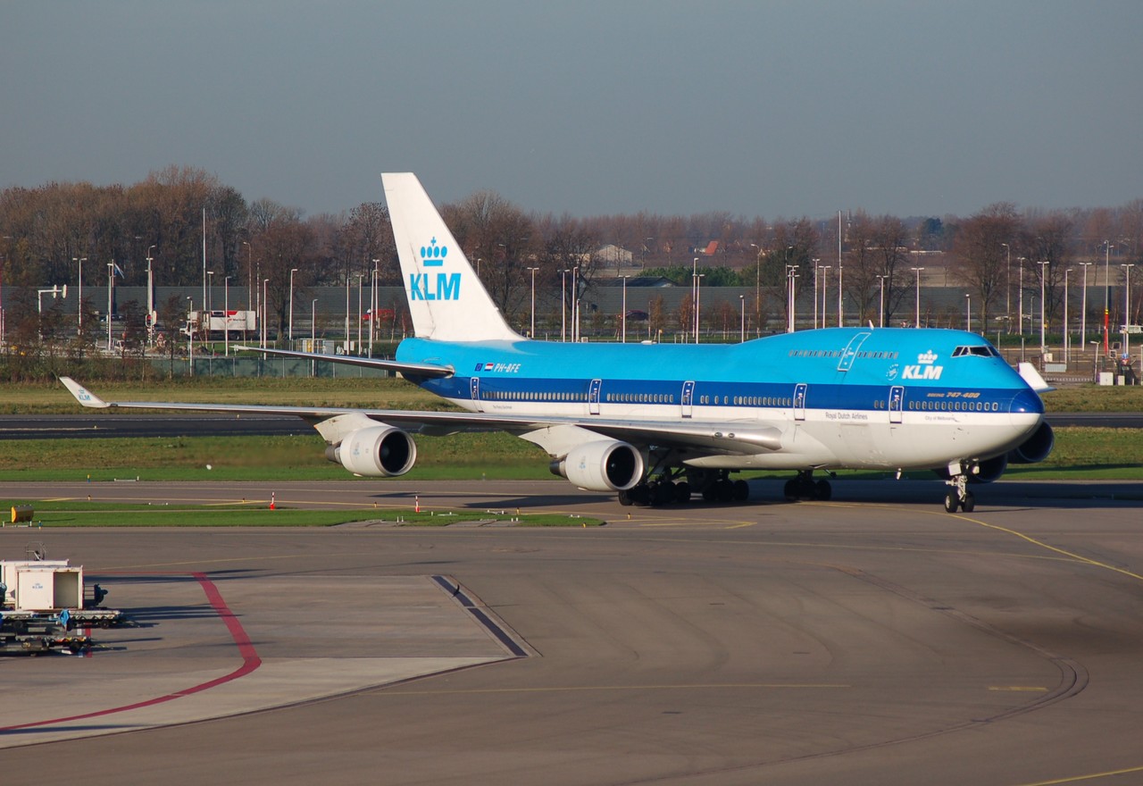 PH-BFE - 747-406M - KLM Royal Dutch Airlines - AMS - 27-11-2006a
