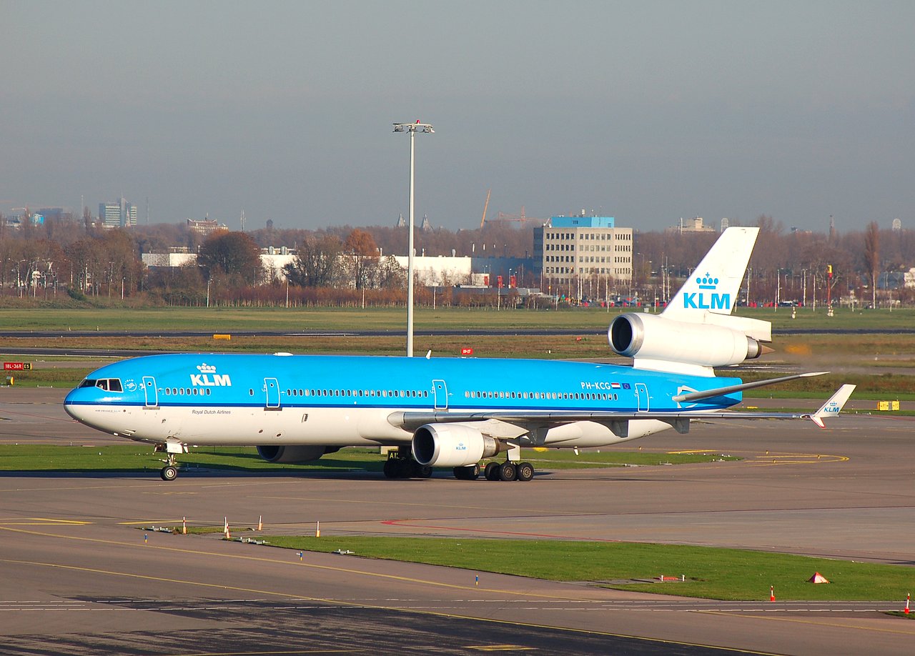 PH-KCG - MD-11- - KLM Royal Dutch Airlines - AMS - 27-11-2006a