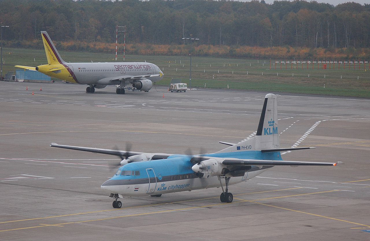 PH-KVD - Fokker 50 - KLM Cityhopper - CGN - 31-10-2006