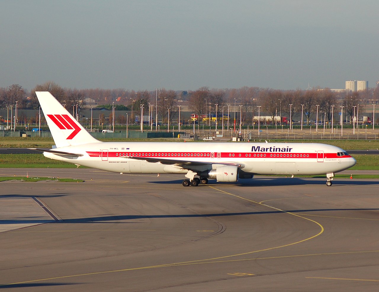 PH-MCL - 767-31A(ER) - Martinair Holland - AMS - 27-11-2006
