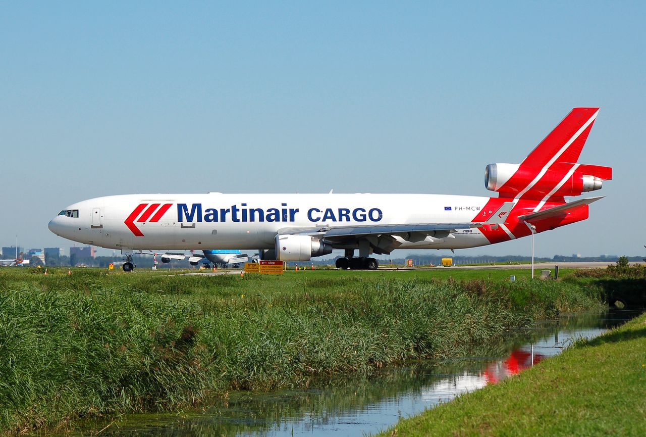 PH-MCW - MD-11F - Martinair Holland - AMS - 10-09-2006c