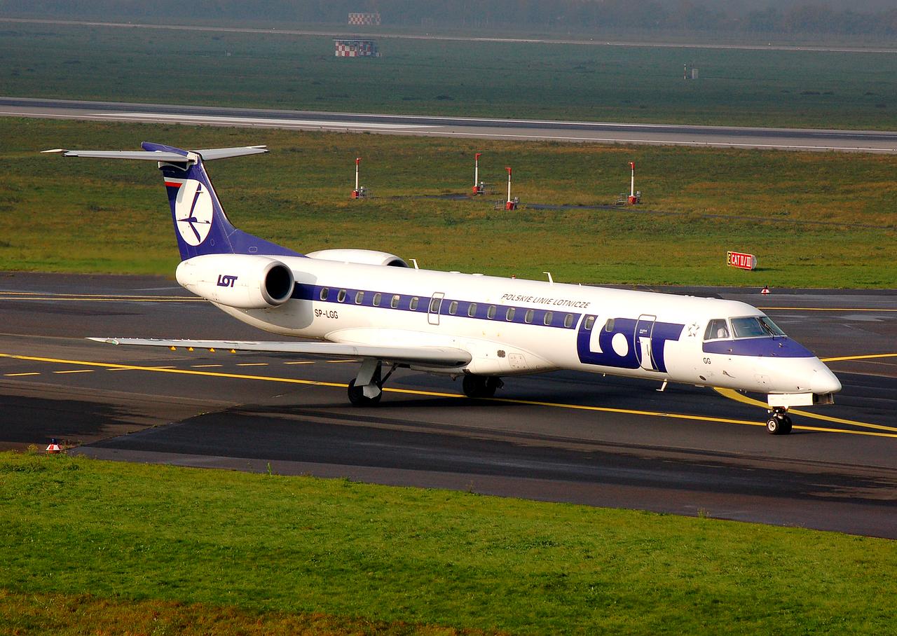 SP-LGG - ERJ-145MP - LOT _ Polish Airlines - DUS - 03-11-2006