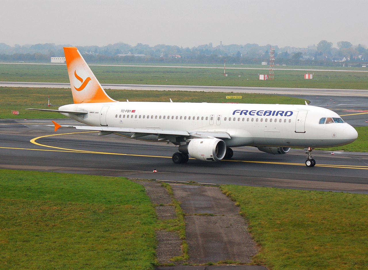 TC-FBY - A320-211 - Freebird Airlines - DUS - 23-12-2006